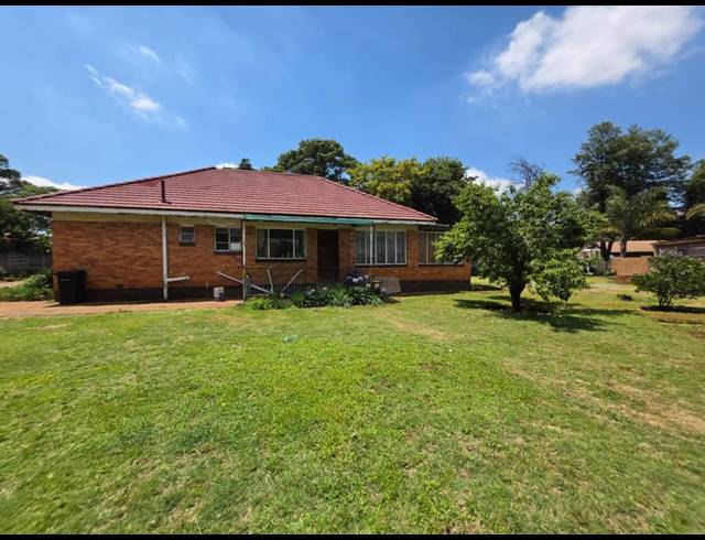 5 BEDROOM HOUSE FOR SALE IN CLAYVILLE EAST